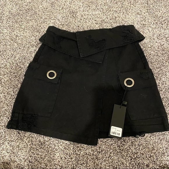 NWT Carmar black cargo fold over mini skirt - Picture 4 of 8